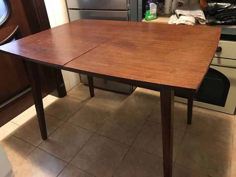 Розкладний стіл