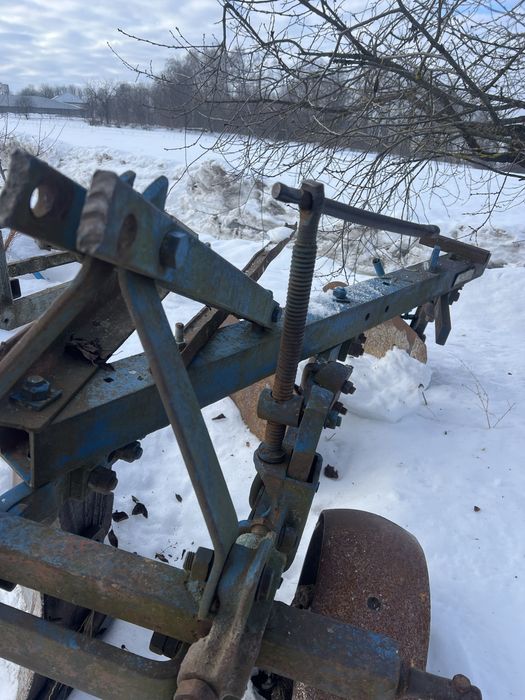 Продам плуг 3 корпуси