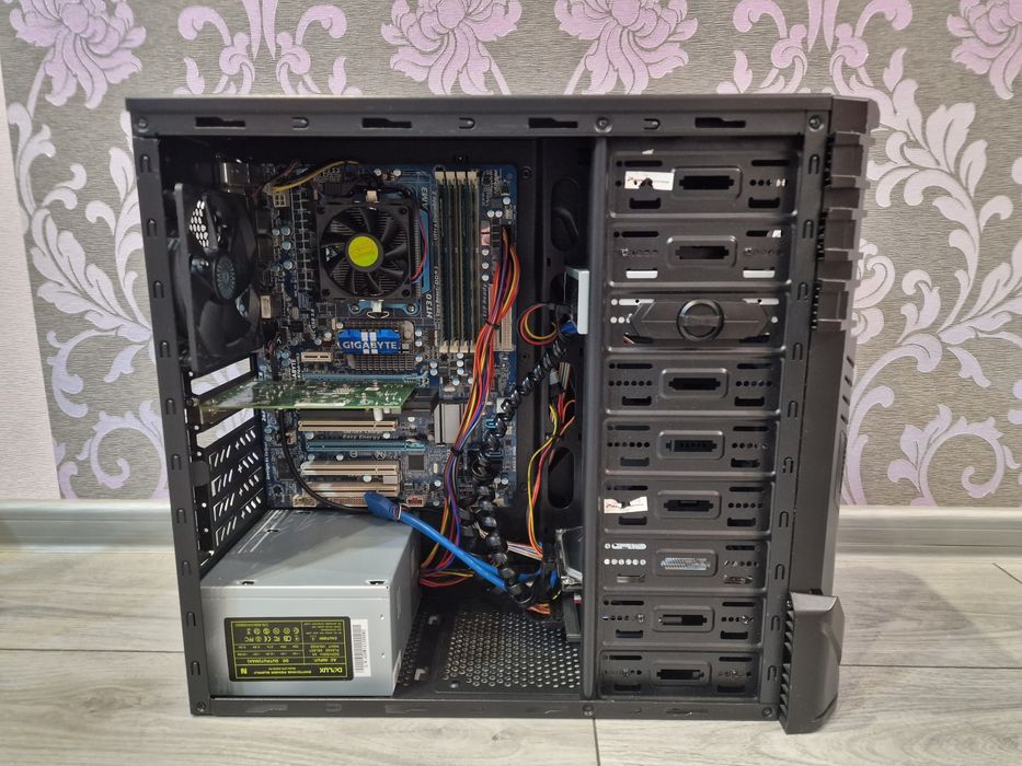 Комп’ютер (4 ядра / 8GB RAM / SSD+HDD / Radeon 550)