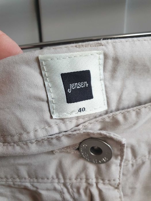 Beżowe spodenki szorty Jensen 40 42
