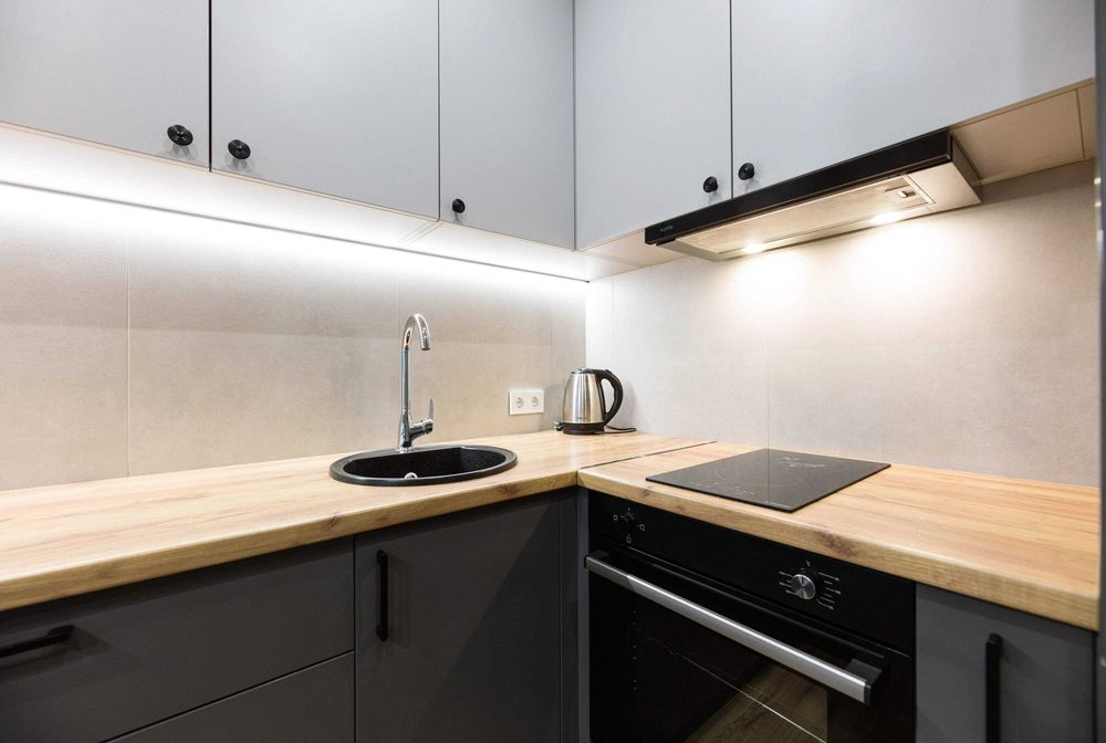 Подобова оренда студії, біля метро, Бажана 17Б. Є укриття.