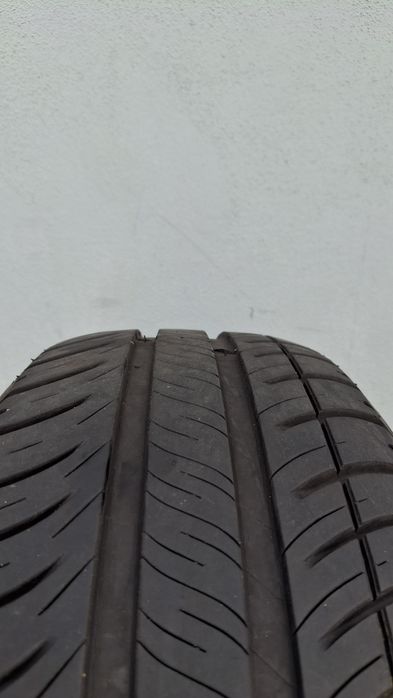 Pneu 185 60 14 Michelin ótimo estado.