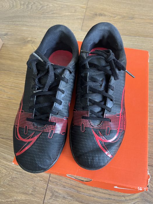 Футбольные кроссовки  NIKE