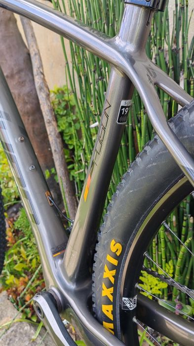 Bicicleta BTT carbono