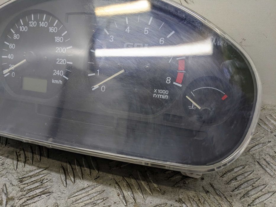 Mitsubishi Carisma 1.8 GDI Licznik Zegary Prędkościomierz