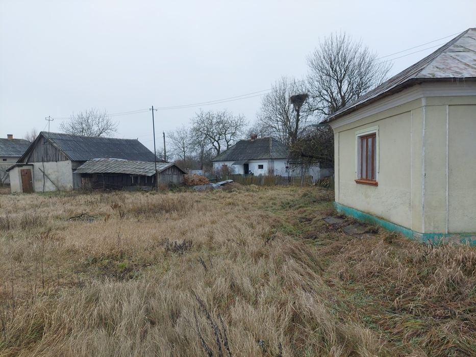 Продаж будинку з літньою кухею і прибудовами