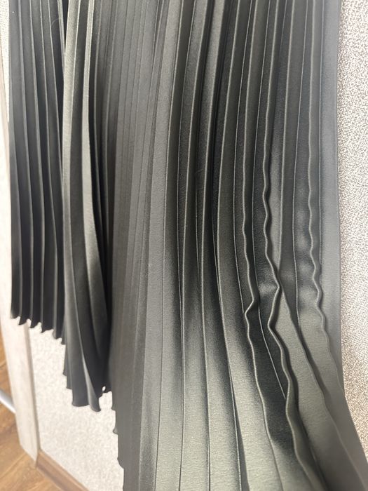 Спідниця темно зелена в складку H&M