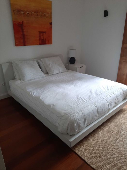 Cama de casal com estrado Interforma.