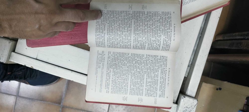 Bíblia Sagrada Antigo e Novo Testamento - edição de 4 volumes