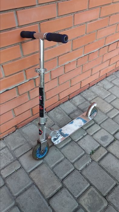 Дитячий самокат.