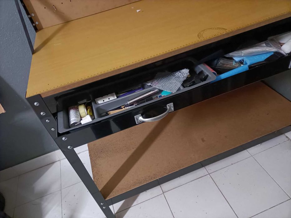 Bancada de trabalho em excelente estado