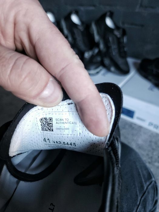 Premiata MOERUN 6445 в наявності.