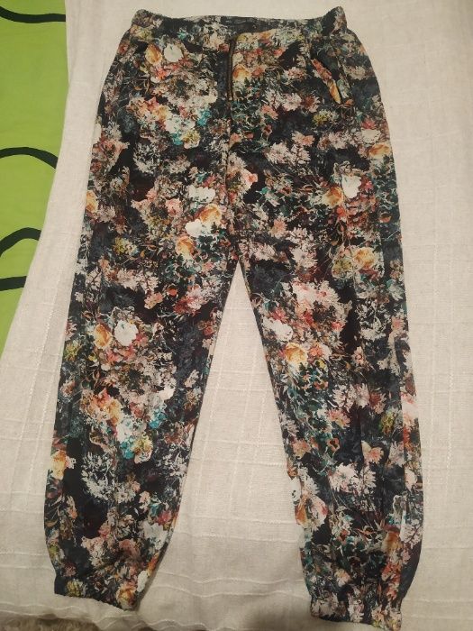 Vendo calças estampadas da Zara