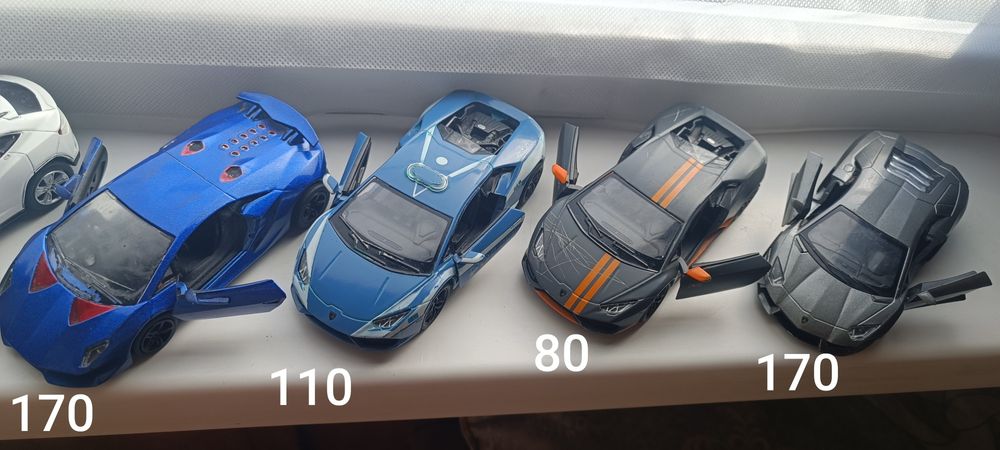 Продам машинки Kinsmart 1/36