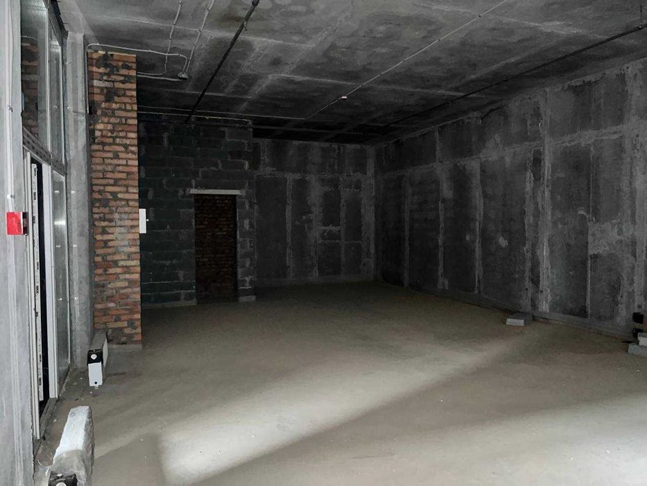 Продаж комерції. Кутовий фасад 69м на Олеся/Ретровіль ЖК Варшавський 3