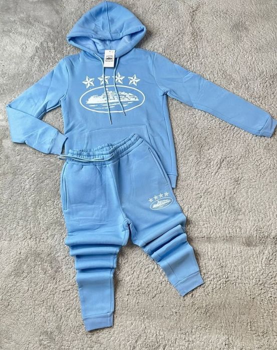 Vendo fato de treino Cortez