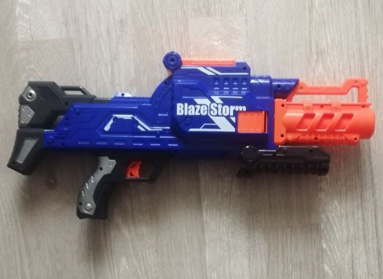 Бластер "Blaze storm", на батарейках .игрушки.