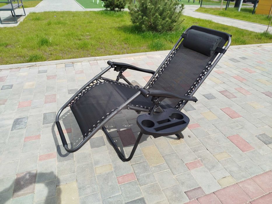 раскладной шезлонг лежак, розкладне садове крісло шезлонг з полицею
