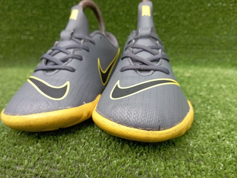 Дитячі кросівки сороконожки nike vapor