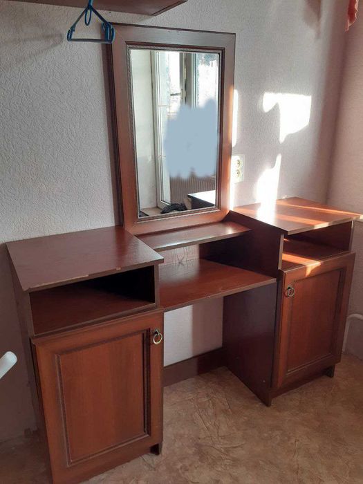 Трюмо, Тумба с зеркалом, столик для макияжа.
