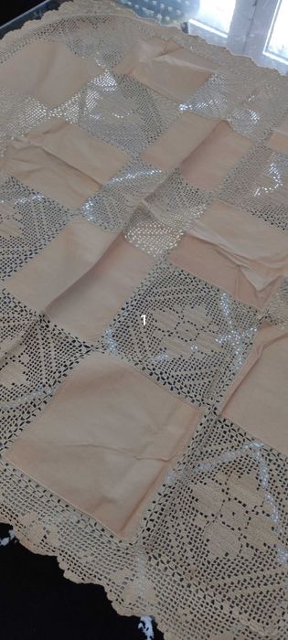 Toalhas de mesa/ colcha em linho e renda