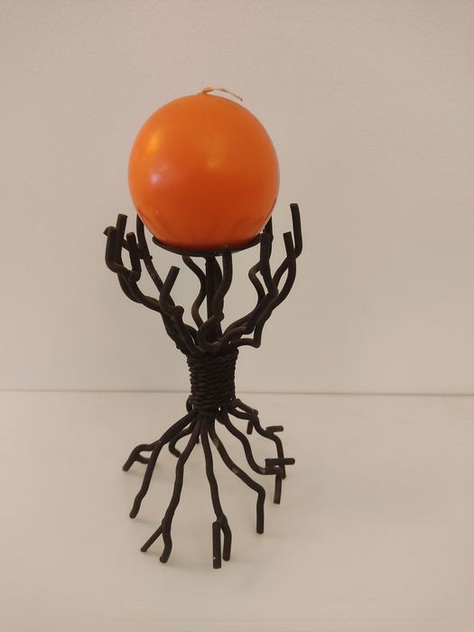 Castiçal ramos de metal