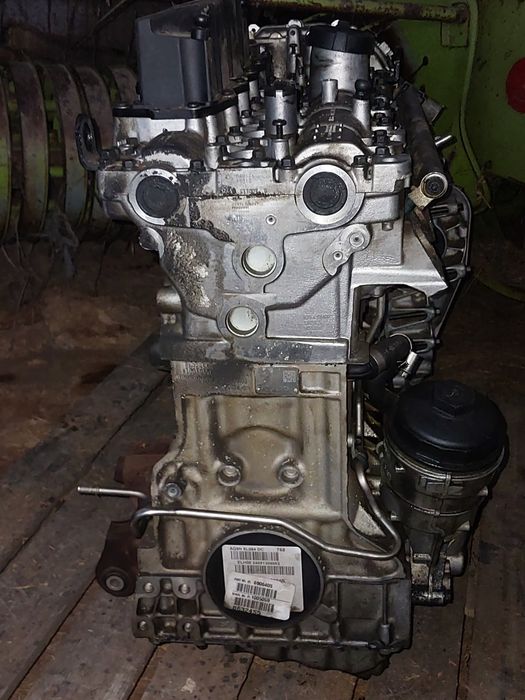 Silnik Volvo 3.2 B6324S5 uszkodzony. Głowica, miska olejowa Na czesci.