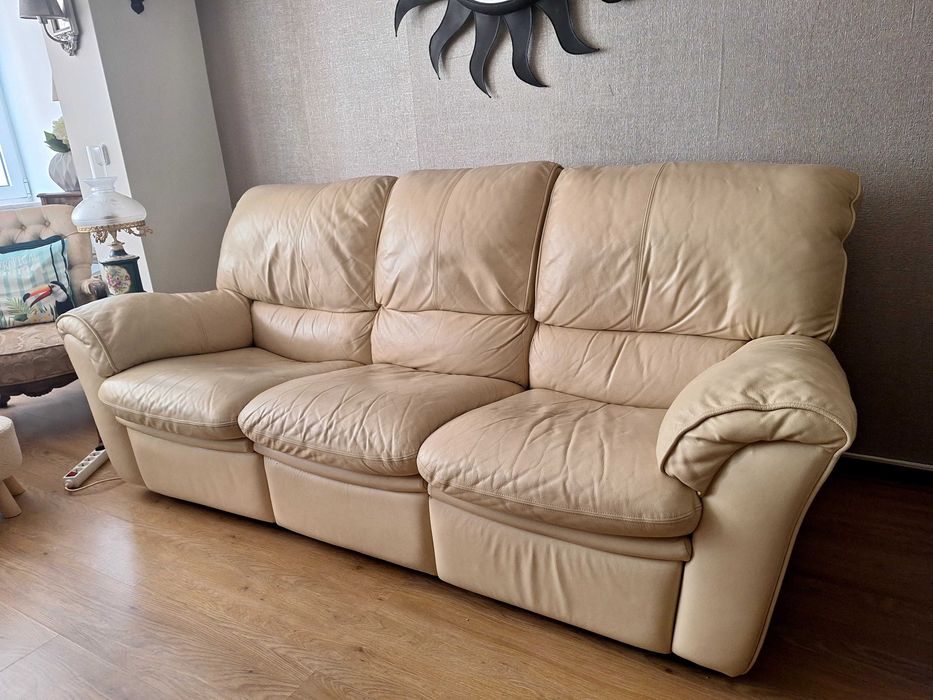Sofa reclinavel em pele creme