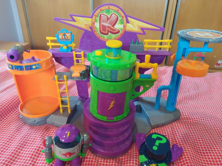 Super Zings Playset Kazoom Lab Battle