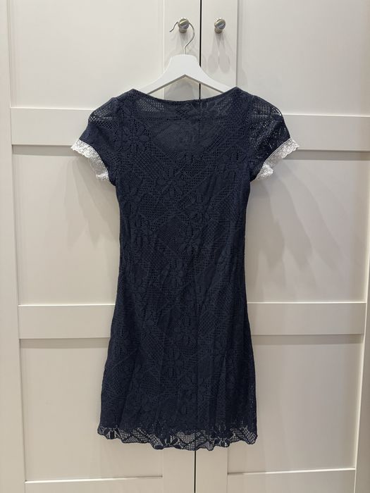 Vestido de renda azul e branco