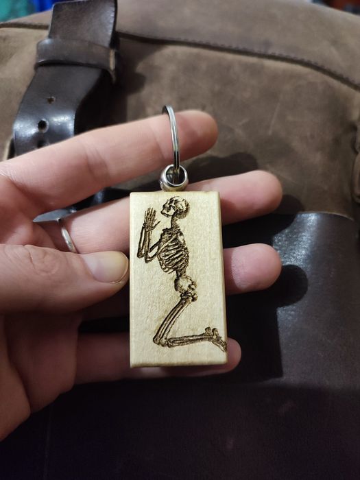 брелок religion бук