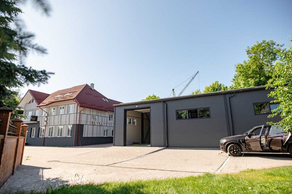 Продаж офісно-складського приміщення з земельною ділянкою у Львові