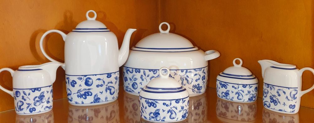 19 DEZEMBRO.Serviço jantar, café e chá 100 peças Azul