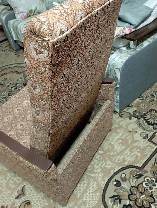 Крісло- качалка на колесах  для вітальні  2шт