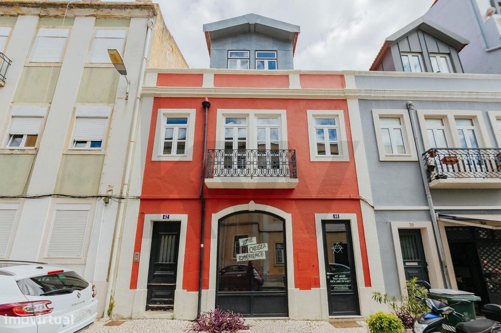 Prédio renovado com 2 Terraços, Armazém e Anexo Multifuncional em Marv