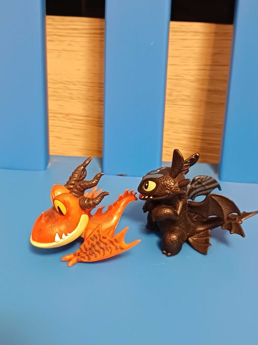 Як приборкати дракона How to Train Your Dragon Toothless та Hookfang