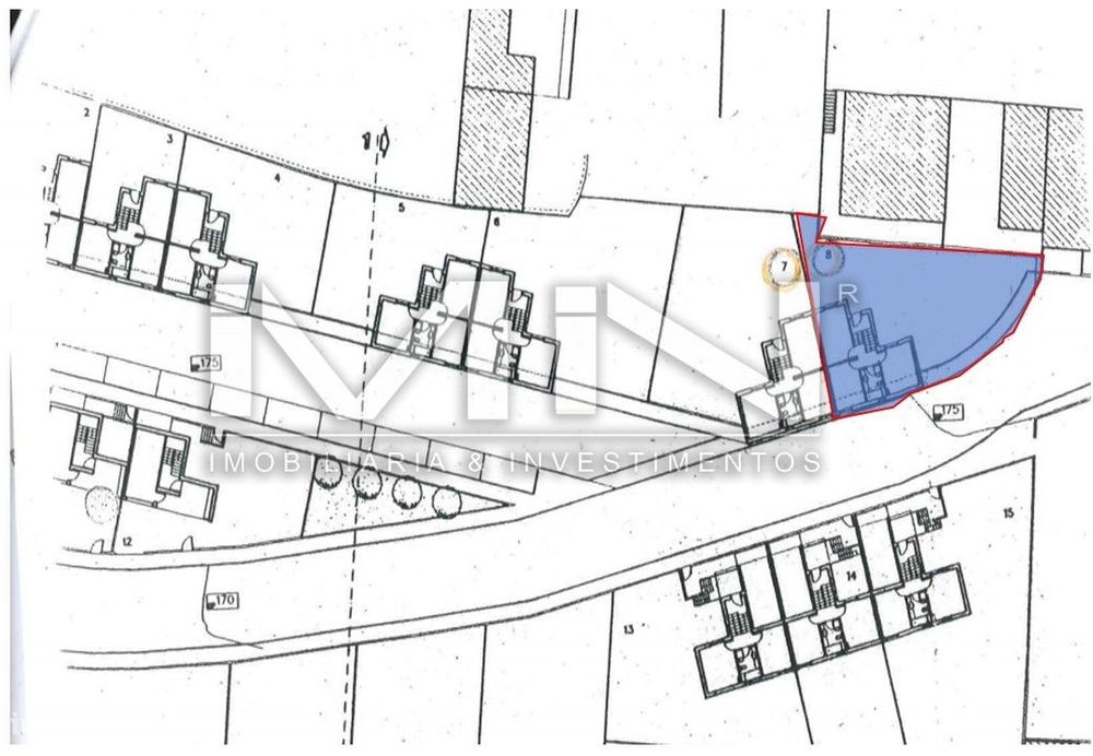 Lote de terreno para Moradia de 3 Frentes com Vistas de Serra — Fânzeres E São Pedro Da Cova, Porto