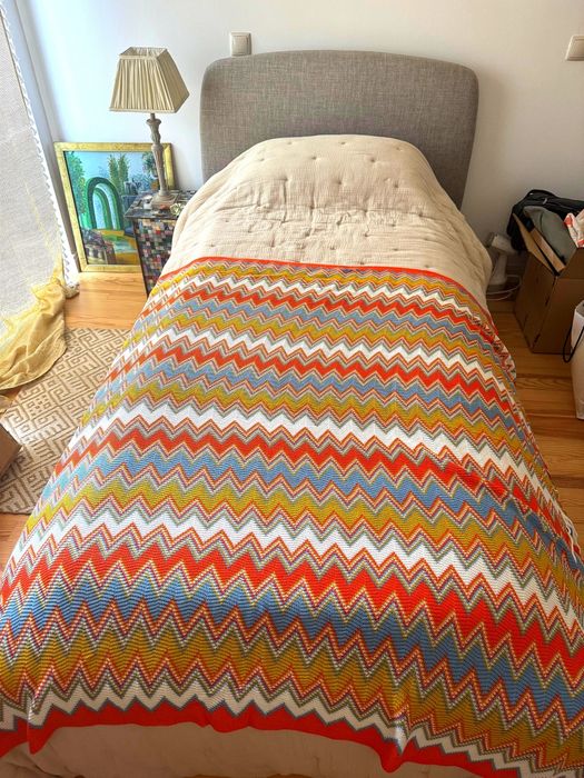 Cama de solteiro forrada