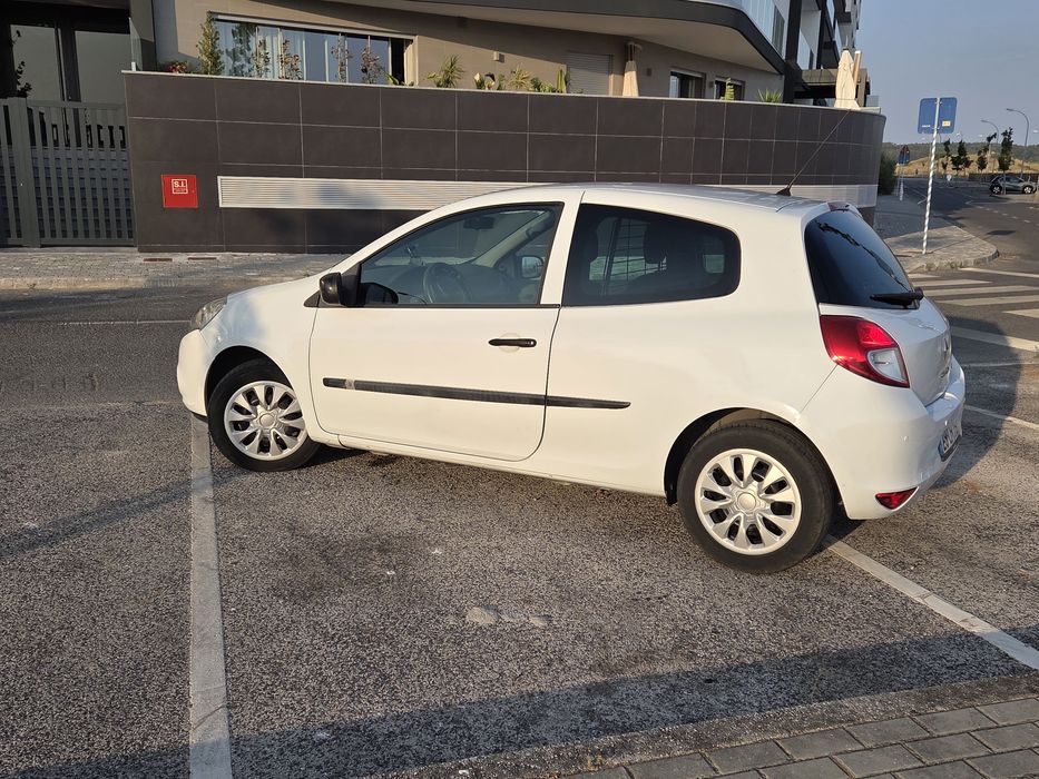 Renault Clio 15 DCI comercial em óptimo estado