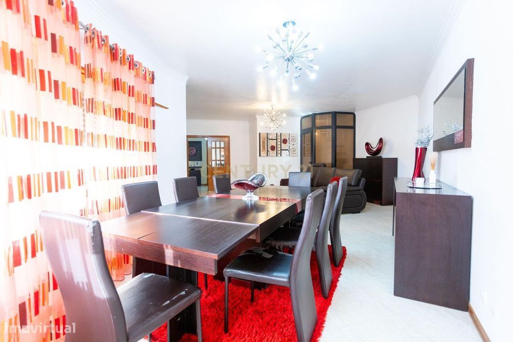 Apartamento T2+1 Duplex com elevador — Queluz E Belas, Lisboa