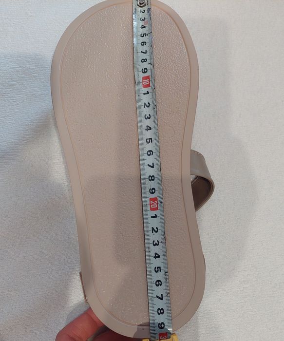 Босоніжкі беж .шкіра .41 нові