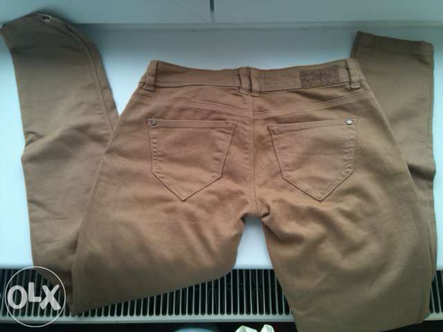 Nowe spodnie BERSHKA roz. XS-S rurki