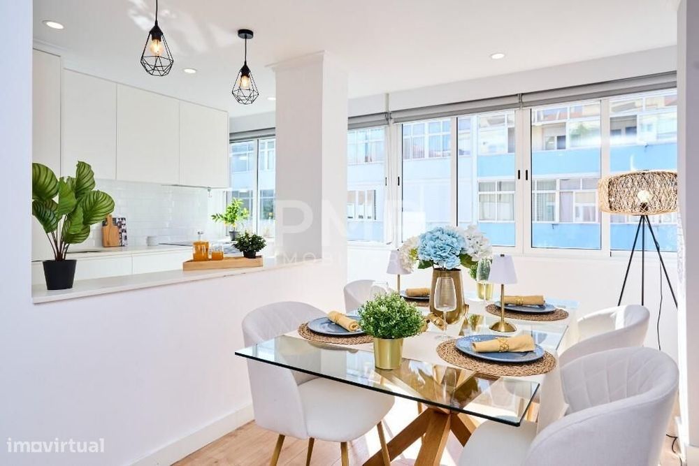 T2 remodelado com 2 casas de banho, em Benfica, próximo ao Califa e ao
