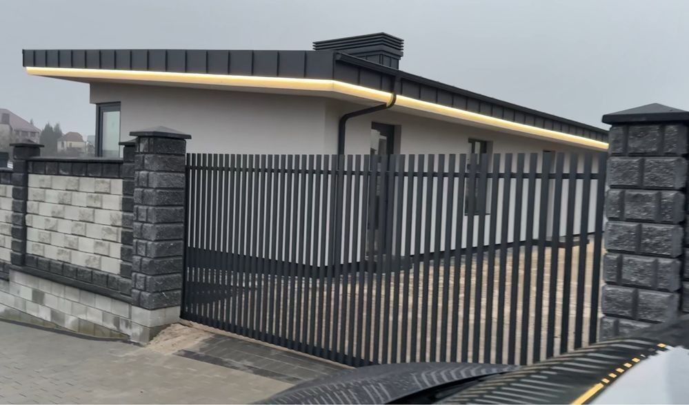 р Новобудова американка з панорамними вікнами