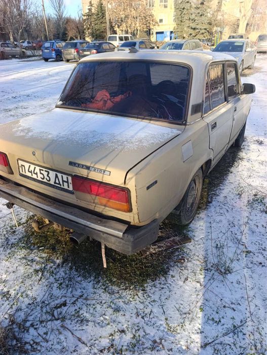 Автомобіль ВАЗ 2107