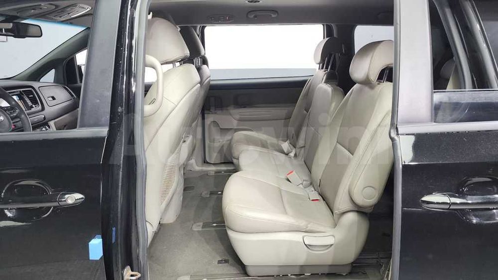 Дизельна Kia Carnival / 2018року