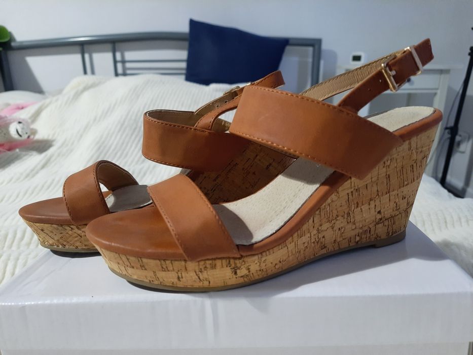 Sandały espadryle Quiosque na platformie na koturnie