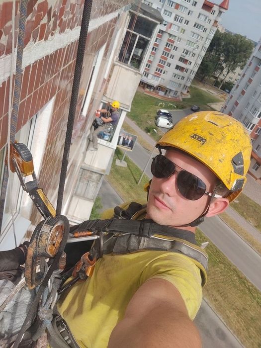 Роботи на висоті, промисловий альпініст , герметизація