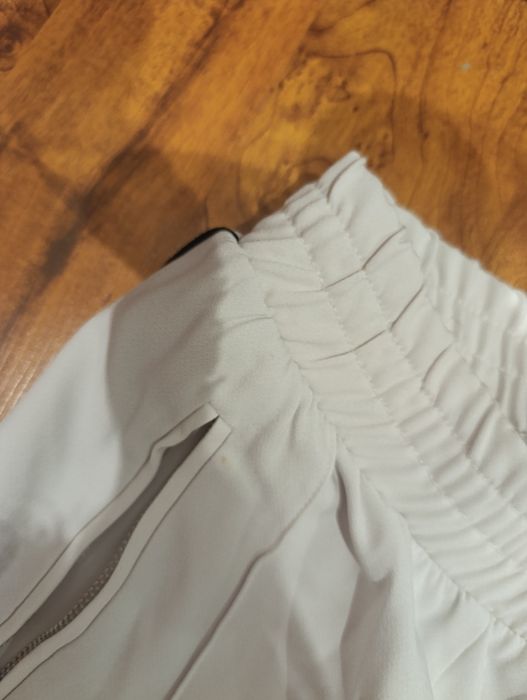 Dresy białe spodnie sportowe Zara XS s luźne modne
