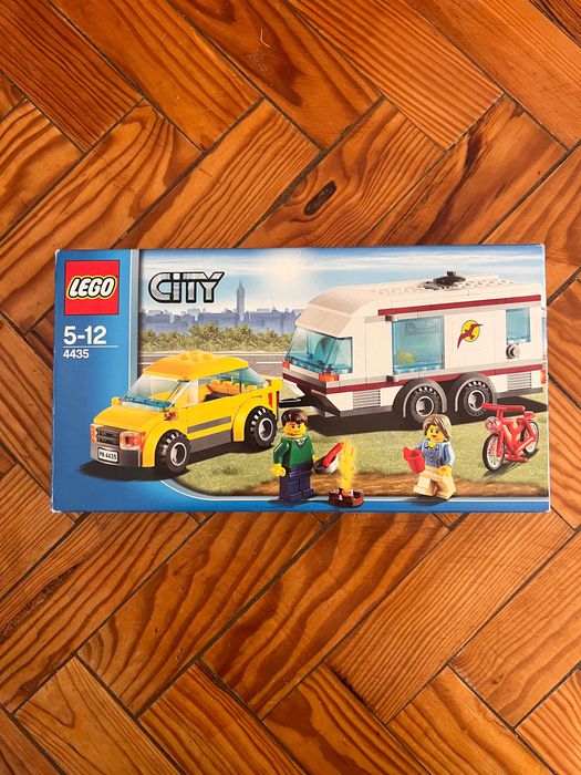 LEGO 4435 Car and Caravan
